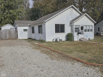 807 W Thompson St, Paragould, AR 72450 - photo 2