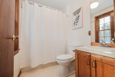 39 Glengarry Dr, Stratham, NH 03885 - photo 5