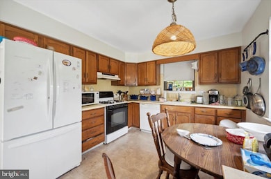 73 5th Ave, Broomall, PA 19008 - photo 3