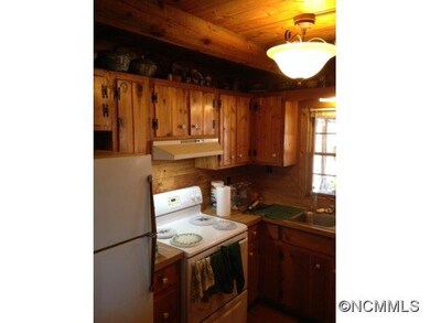 529 Moores Valley Ln, Leicester, NC 28748 - photo 5