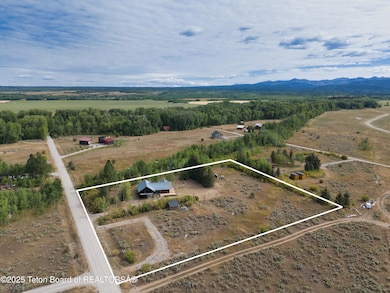 5223 Rancheros Loop_For MLS-5