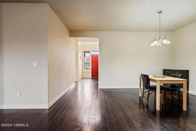 909 Cascade Ave, Moxee, WA 98936 - photo 3