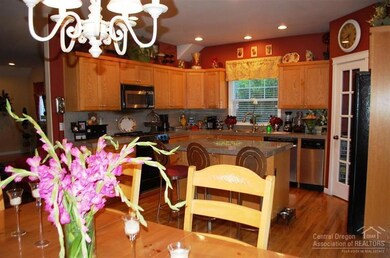 2916 NE Red Oak Dr, Bend, OR 97701 - photo 4