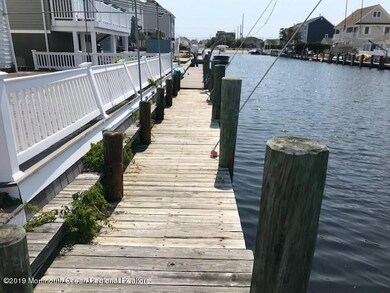 245 N Lagoon bulkhead looking east