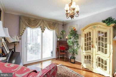 8046 Galla Knoll Cir, Springfield, VA 22153 - photo 6