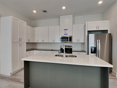 221 Oriole St, Houston, TX 77018 - photo 2