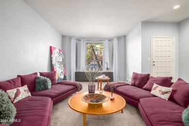 6741 living room2