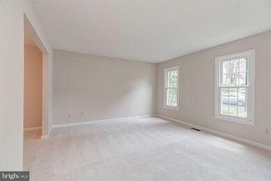 8502 Cherry Heights Ct, Springfield, VA 22153 - photo 3