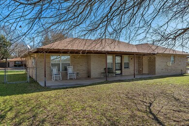 101 Edgewood Dr, Fredericksburg, TX 78624 - photo 7