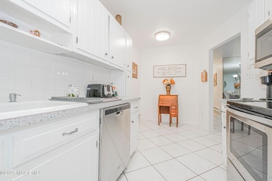 75 Overlook Way unit K, Manalapan, NJ 07726 - photo 6