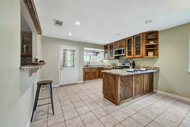 16906 Creek Line Dr, Friendswood, TX 77546 - photo 3