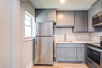 1421 Marshall St unit 2, Houston, TX 77006 - photo 6