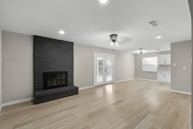 1002 Wembley Rd, Arlington, TX 76014 - photo 3