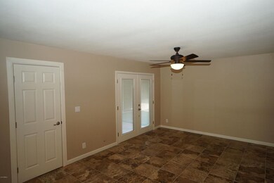 Family Room pic1
