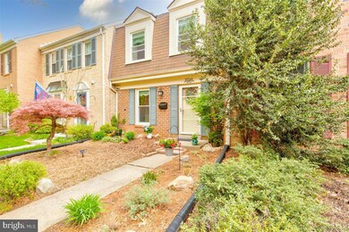 11541 Pine Cone Ct, Reston, VA 20191 - photo 2