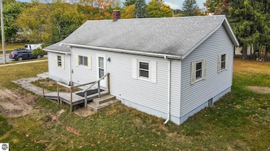 966 Frankfort Ave, Elberta, MI 49628 - photo 3