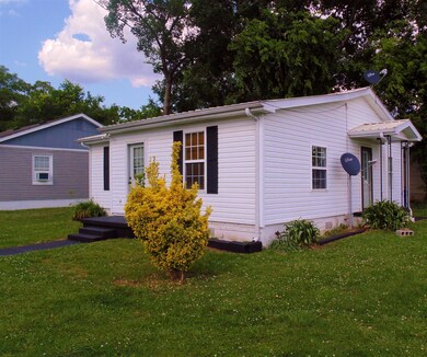 726 Sevier St, Shelbyville, TN 37160 - photo 2