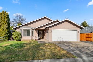 1025 Fairfield Ave, Central Point, OR 97502 - photo 5