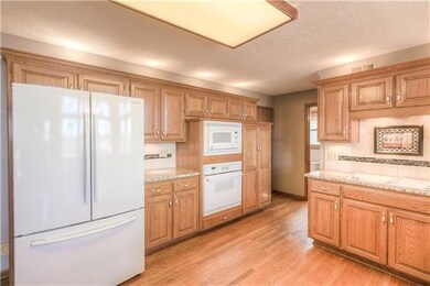 13742 W 76th Cir, Shawnee, KS 66216 - photo 7