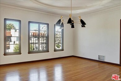 Large scale dining room