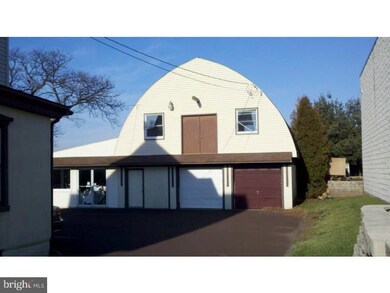 637 E Broad St, Souderton, PA 18964 - photo 3