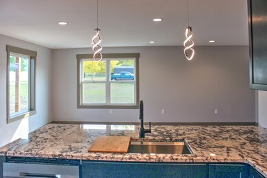 907 13th Kithcen to living