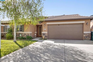 4827 W Elkhorn Visalia CA 93277 Inviting