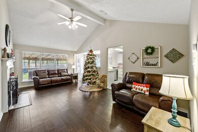 816 Riverside Dr, Alvin, TX 77511 - photo 2