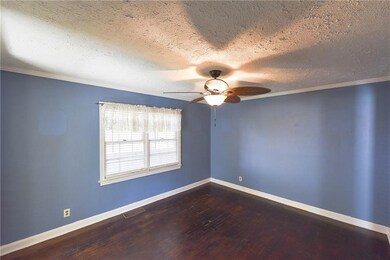 3049 Cloverhurst Dr, Atlanta, GA 30344 - photo 4