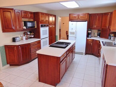 Kitchen, all appliances included
