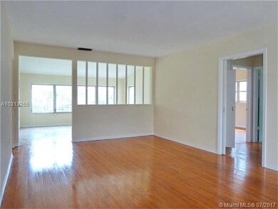 Living room/Fl room looking in to bedrooms
