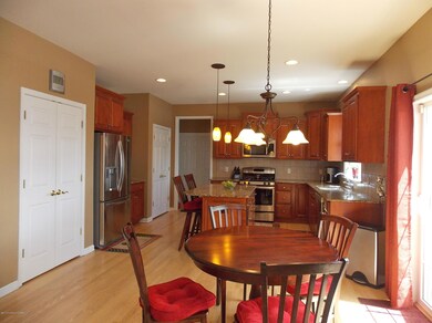 1256 Woodberry Dr, Mountain Top, PA 18707 - photo 6