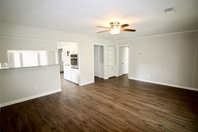 209 Mary Ann Dr, Friendswood, TX 77546 - photo 4