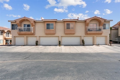Oversized Condo end unit with Private 2 car drivew