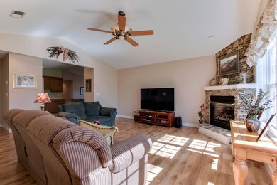 05_TigitsiCircle_443_Living01