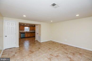 908 Winsap Ct, Halethorpe, MD 21227 - photo 2