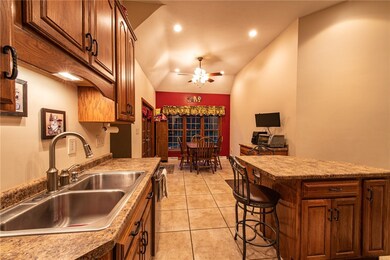 Beautiful eat in kitchen