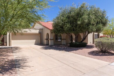 DOUBLE GARAGE / LARGE DRIVEWAY