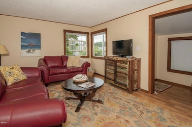 1119 SW 15th St, Lincoln City, OR 97367 - photo 4