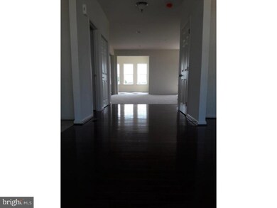 2146 Larkspur Ct, Pennsburg, PA 18073 - photo 2