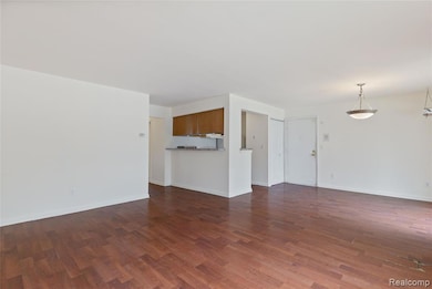 14200 Ivanhoe Dr unit 159, Sterling Heights, MI 48312 - photo 4