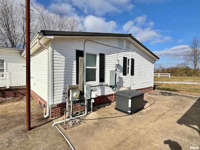 2510 Strawberry Rd, Metropolis, IL 62960 - photo 4