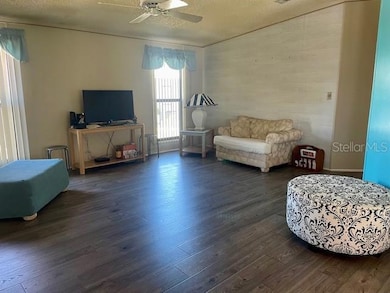 Living Room/Laminate Flooring