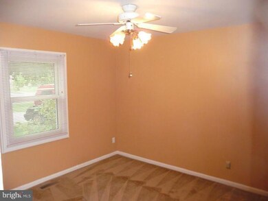 203 N Sycamore Ct, Sterling, VA 20164 - photo 6