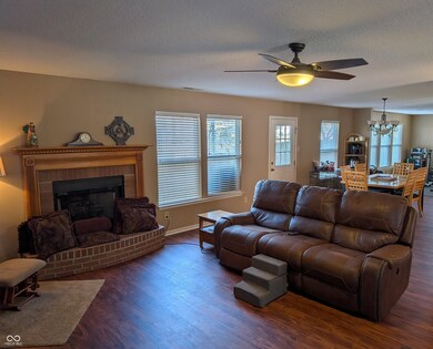 10414 Bicknell Cir, Fishers, IN 46038 - photo 7