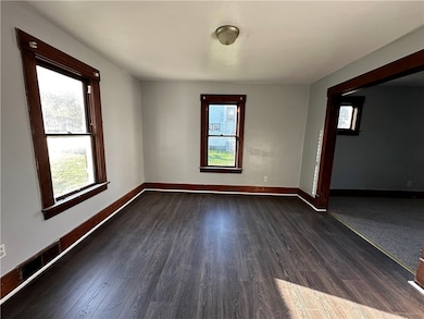 377 New Castle Ave, Sharon, PA 16146 - photo 4