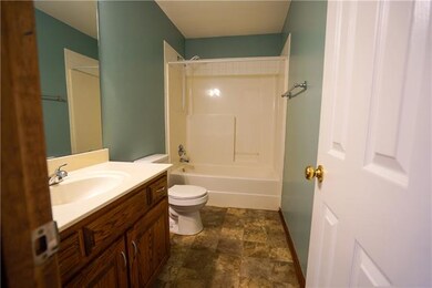 1609 Tyler Dr, Raymore, MO 64083 - photo 6