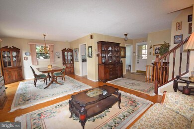 430 Farnsworth Dr, Broomall, PA 19008 - photo 7