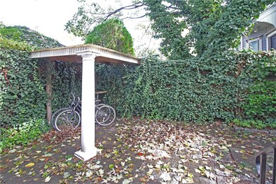 7 Cozzens Ct unit 1, Newport, RI 02840 - photo 2