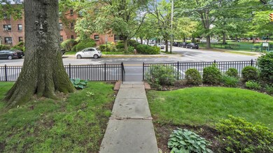 19 Barstow Rd unit G, Great Neck, NY 11021 - photo 5